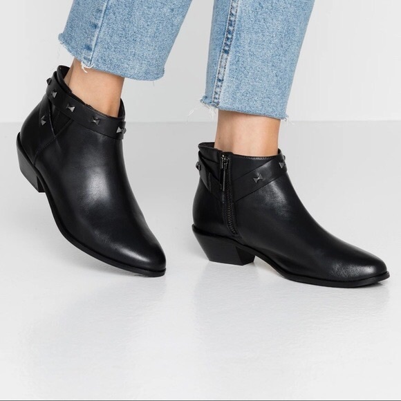 TED BAKER WESTERN HOMADA ANKLE BOOTIES BLACK LEATHER BOW STUDS NWT SZ 8 - Picture 4 of 12